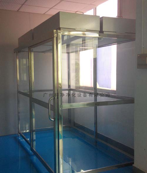 潔凈棚FFU的箱體和高效過濾器采用分體式設(shè)計(jì),安裝,更換高效更方便。 潔凈棚FFU的箱體和高效過濾器采用分體式設(shè)計(jì),安裝,更換高效更方便。