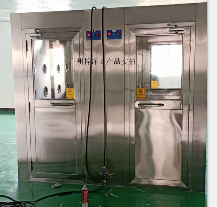 風淋室維護保養(yǎng)對于確保潔凈度和生產(chǎn)效率至關(guān)重要 風淋室維護保養(yǎng)對于確保潔凈度和生產(chǎn)效率至關(guān)重要