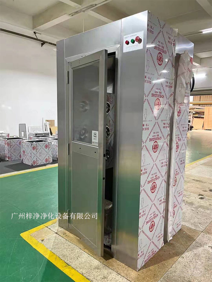風淋室是潔凈室中用于人員凈化的重要裝置。