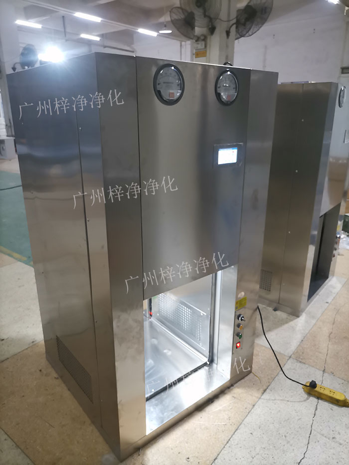 機(jī)器人機(jī)械臂傳遞窗是通過高精度的傳感器,實現(xiàn)機(jī)器人與傳遞窗的精準(zhǔn)對接。 機(jī)器人機(jī)械臂傳遞窗是通過高精度的傳感器,實現(xiàn)機(jī)器人與傳遞窗的精準(zhǔn)對接。