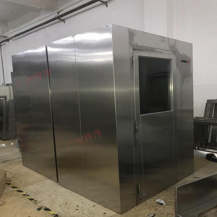 風(fēng)淋室正常運(yùn)行對于保障環(huán)境的潔凈度至關(guān)重要 風(fēng)淋室正常運(yùn)行對于保障環(huán)境的潔凈度至關(guān)重要