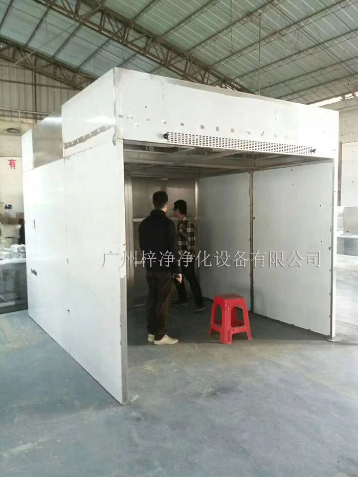 負壓稱稱量罩通過創造一個低氣壓的環境,防止生產過程中的粉塵、揮發物等有害物質逸散到外界環境中,同時確保稱量結果的準確性。 負壓稱稱量罩通過創造一個低氣壓的環境,防止生產過程中的粉塵、揮發物等有害物質逸散到外界環境中,同時確保稱量結果的準確性。