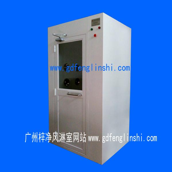 鋼板烤漆風淋室是指風淋室箱體及門采用A3冷軋鋼板多層酸洗不易生銹。